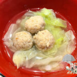 鶏団子とキャベツの中華風スープ