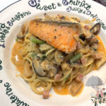 鮭と冷凍シーフードのトマトクリームパスタ