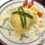 ホワイトソースで食べるオムドライカレー
