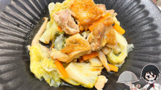 鶏ももとキャベツの蒸し焼き